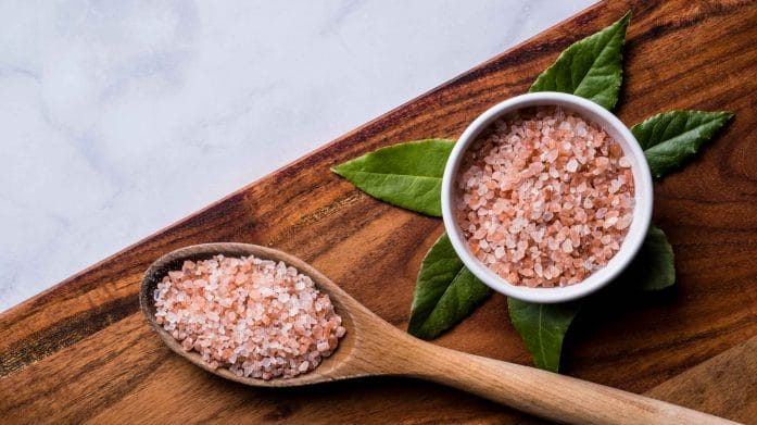 What makes Himalayan salt pink